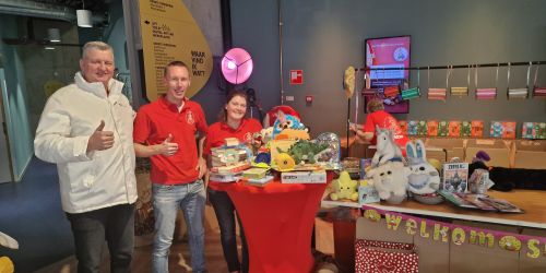 PVV Zoetermeer doneert cadeaus aan Stichting Sintvoorieder1